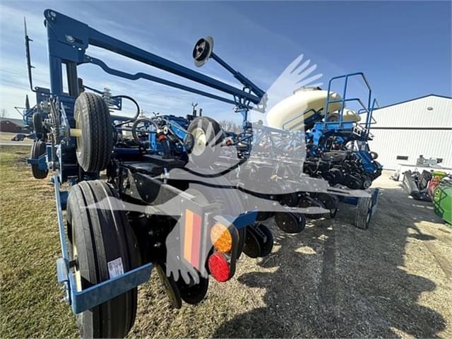 Image of Kinze 3605 equipment image 2