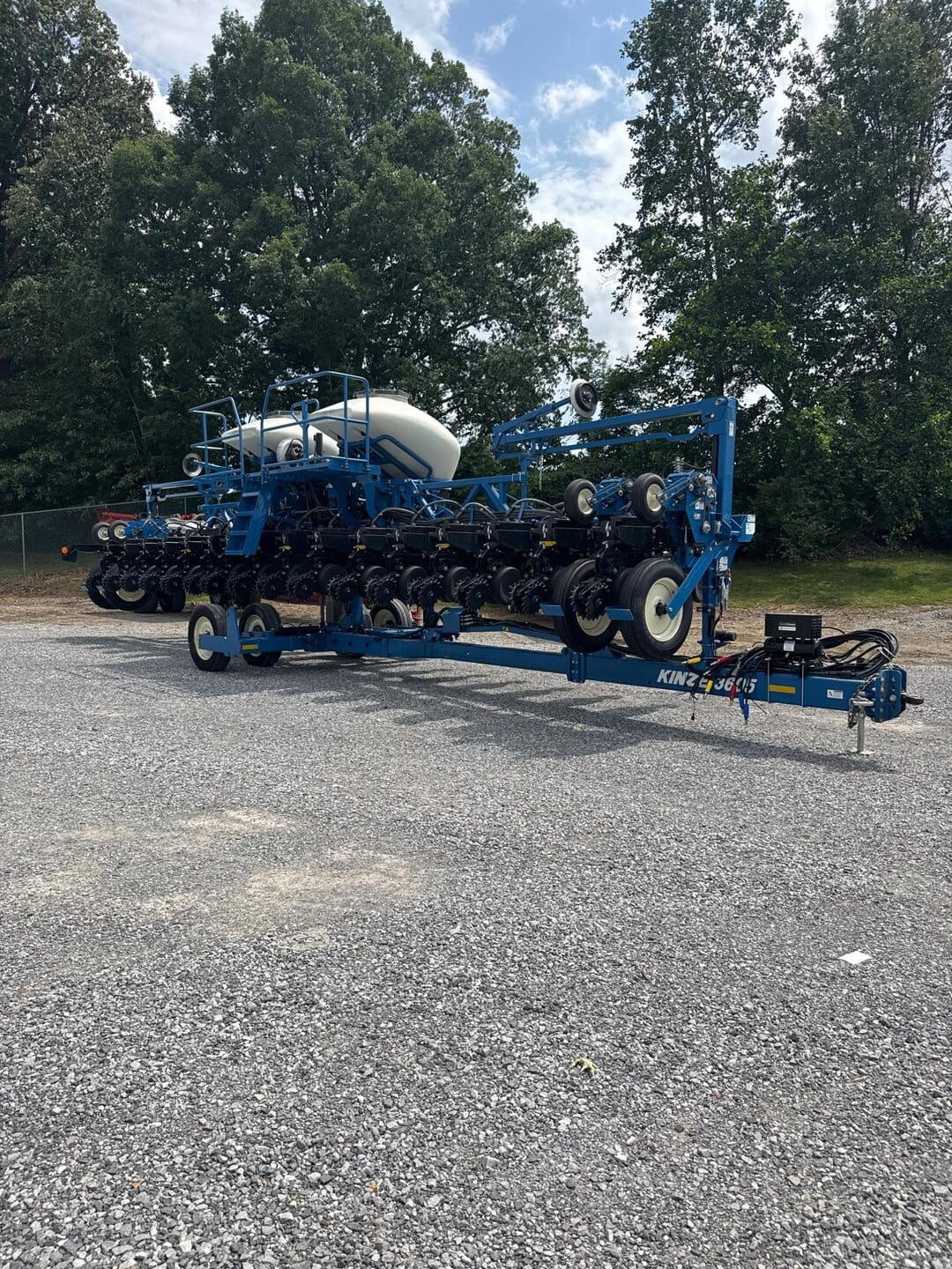 2024 Kinze 3605 Equipment Image0