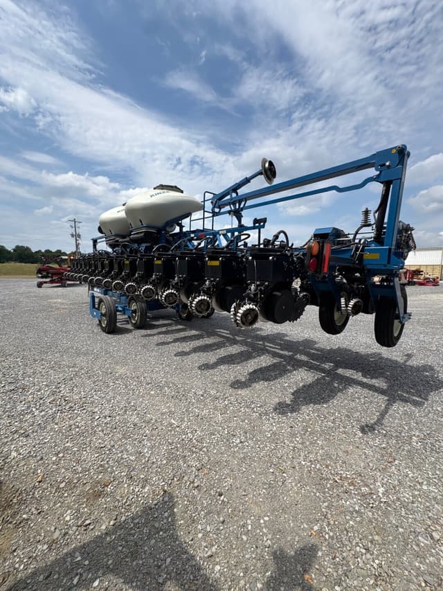 Image of Kinze 3605 equipment image 4
