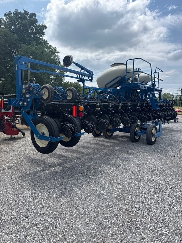 Image of Kinze 3605 equipment image 2