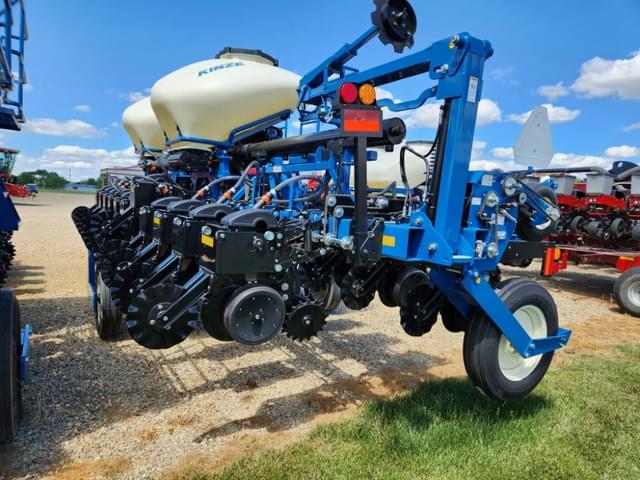 Image of Kinze 3605 equipment image 3