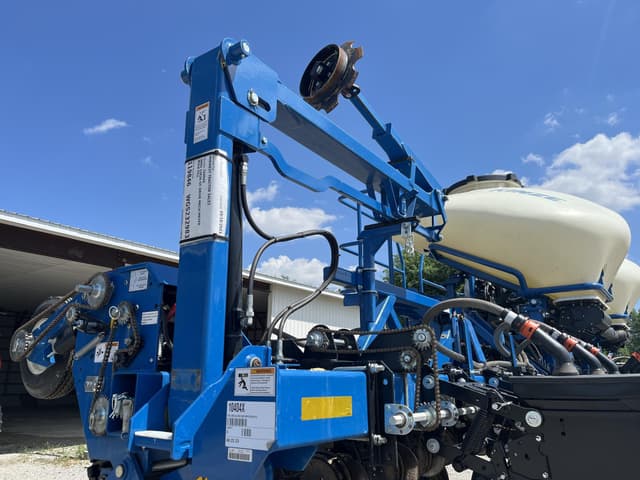 Image of Kinze 3605 equipment image 3