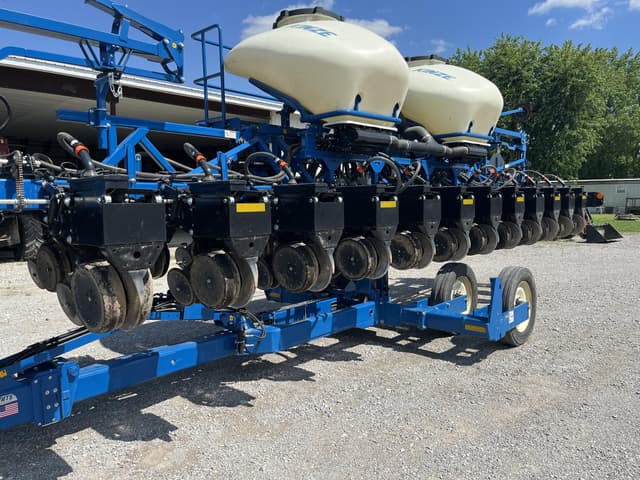 Image of Kinze 3605 equipment image 4