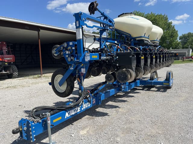 Image of Kinze 3605 equipment image 2