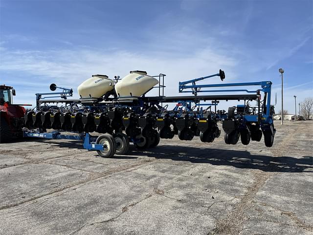 Image of Kinze 3605 equipment image 3