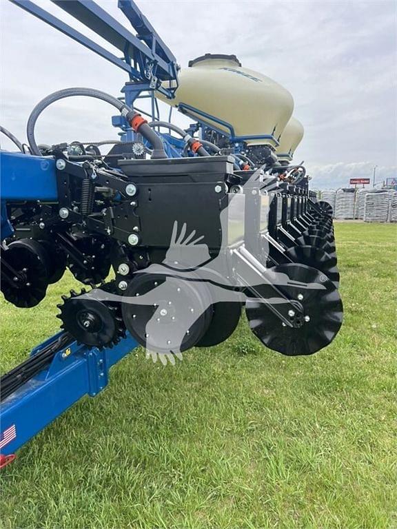 Image of Kinze 3605 equipment image 1