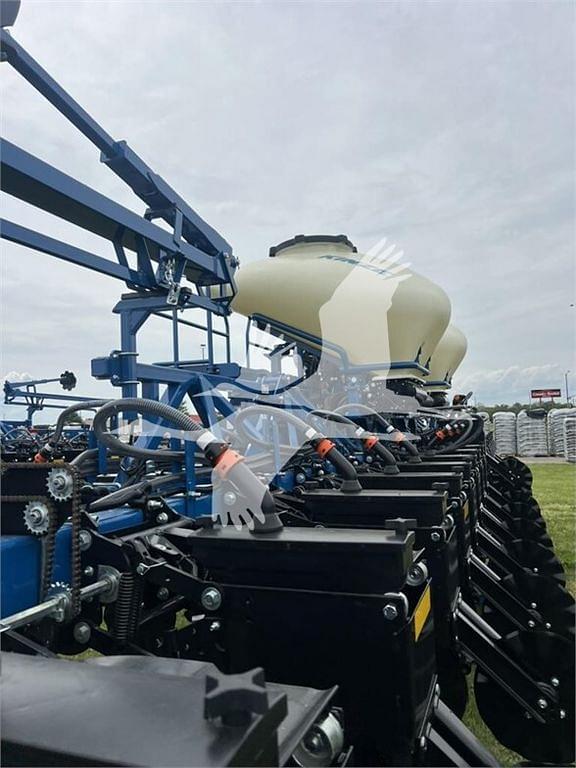 Image of Kinze 3605 equipment image 4