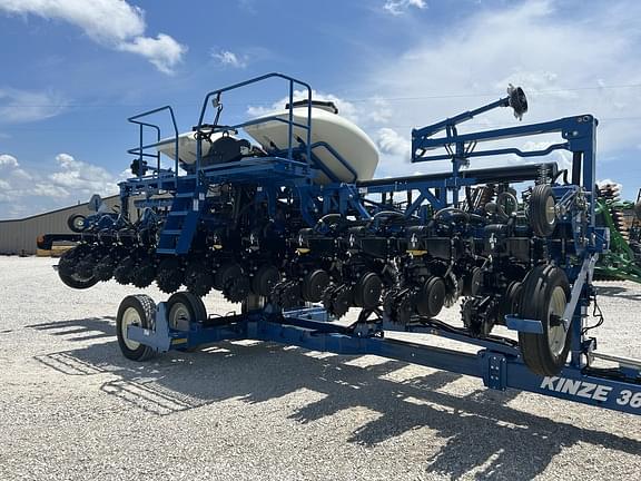 Image of Kinze 3605 equipment image 4