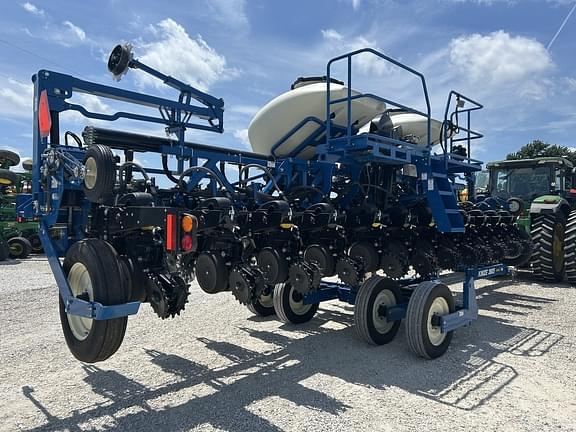 Image of Kinze 3605 equipment image 3