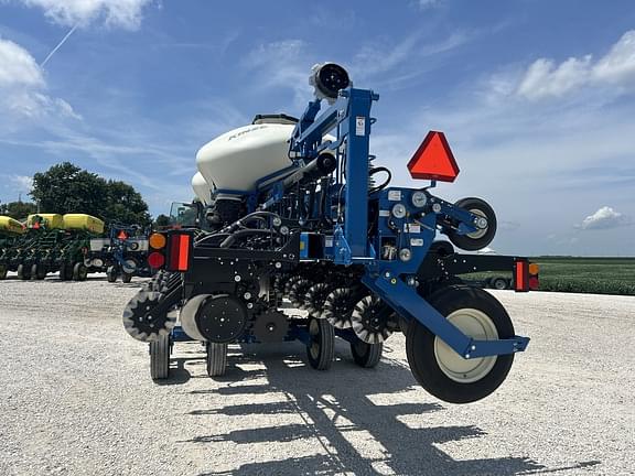 Image of Kinze 3605 equipment image 2