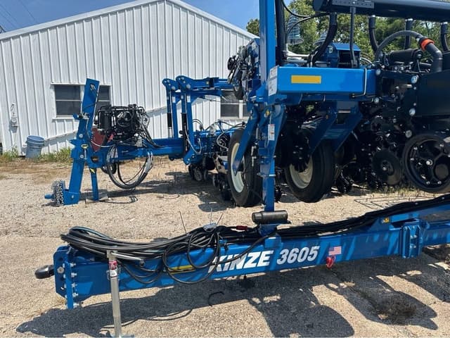 Image of Kinze 3605 equipment image 1