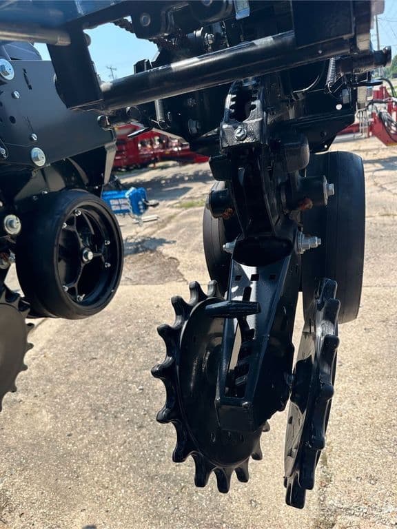 Image of Kinze 3605 equipment image 2