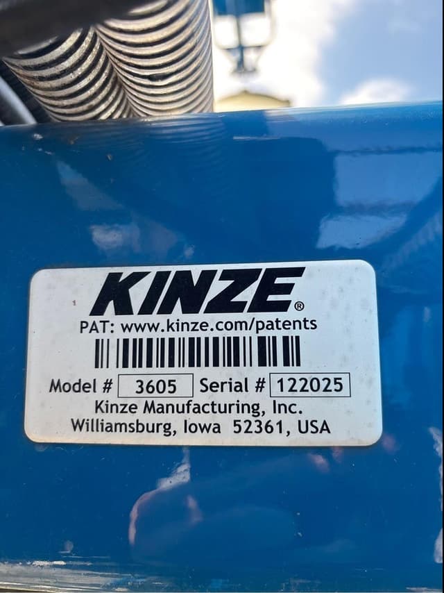 Image of Kinze 3605 equipment image 3