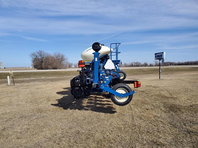 Image of Kinze 3605 equipment image 2