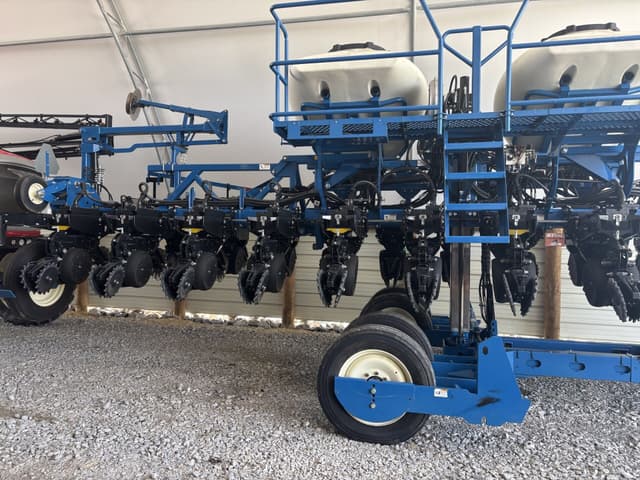 Image of Kinze 3605 equipment image 1