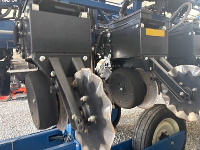 Image of Kinze 3605 equipment image 4