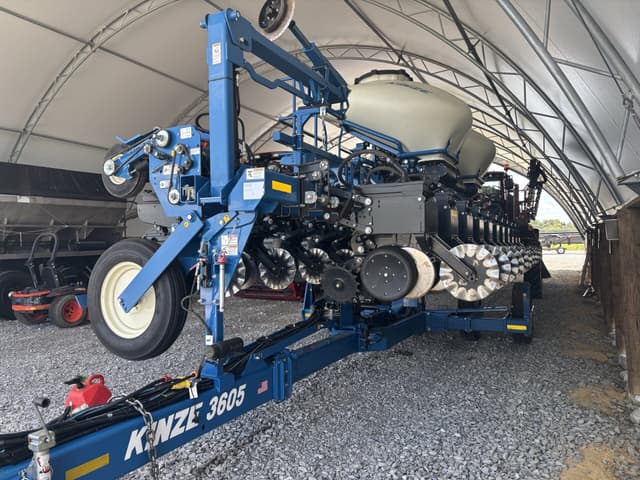 Image of Kinze 3605 equipment image 3