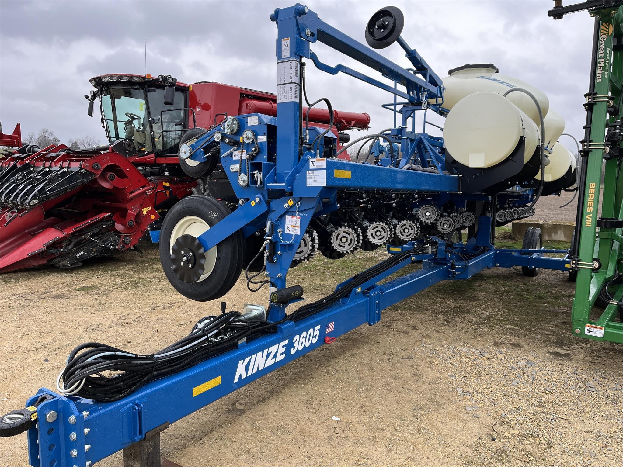 2024 Kinze 3605 Equipment Image0