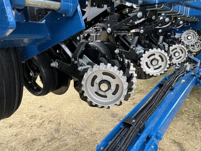 Image of Kinze 3605 equipment image 1