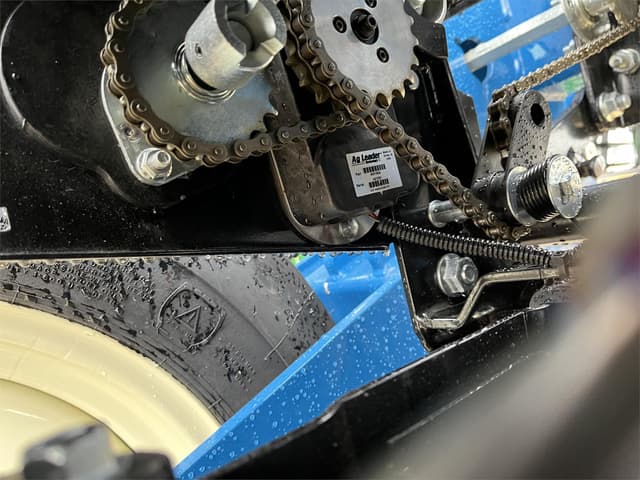 Image of Kinze 3605 equipment image 4