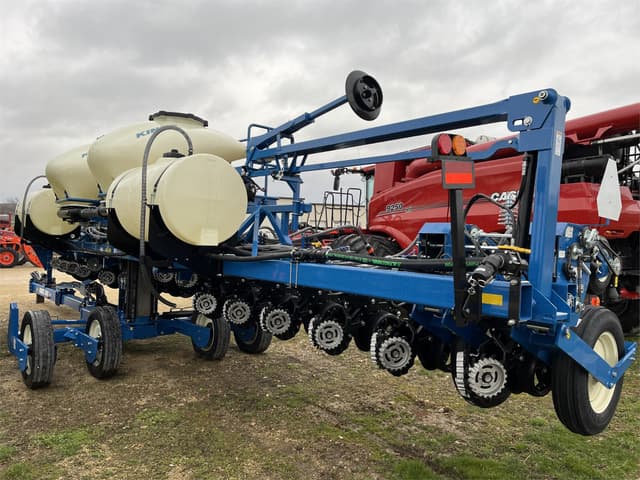 Image of Kinze 3605 equipment image 2