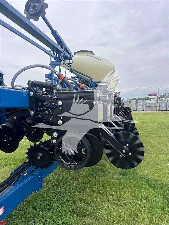 Image of Kinze 3605 equipment image 1