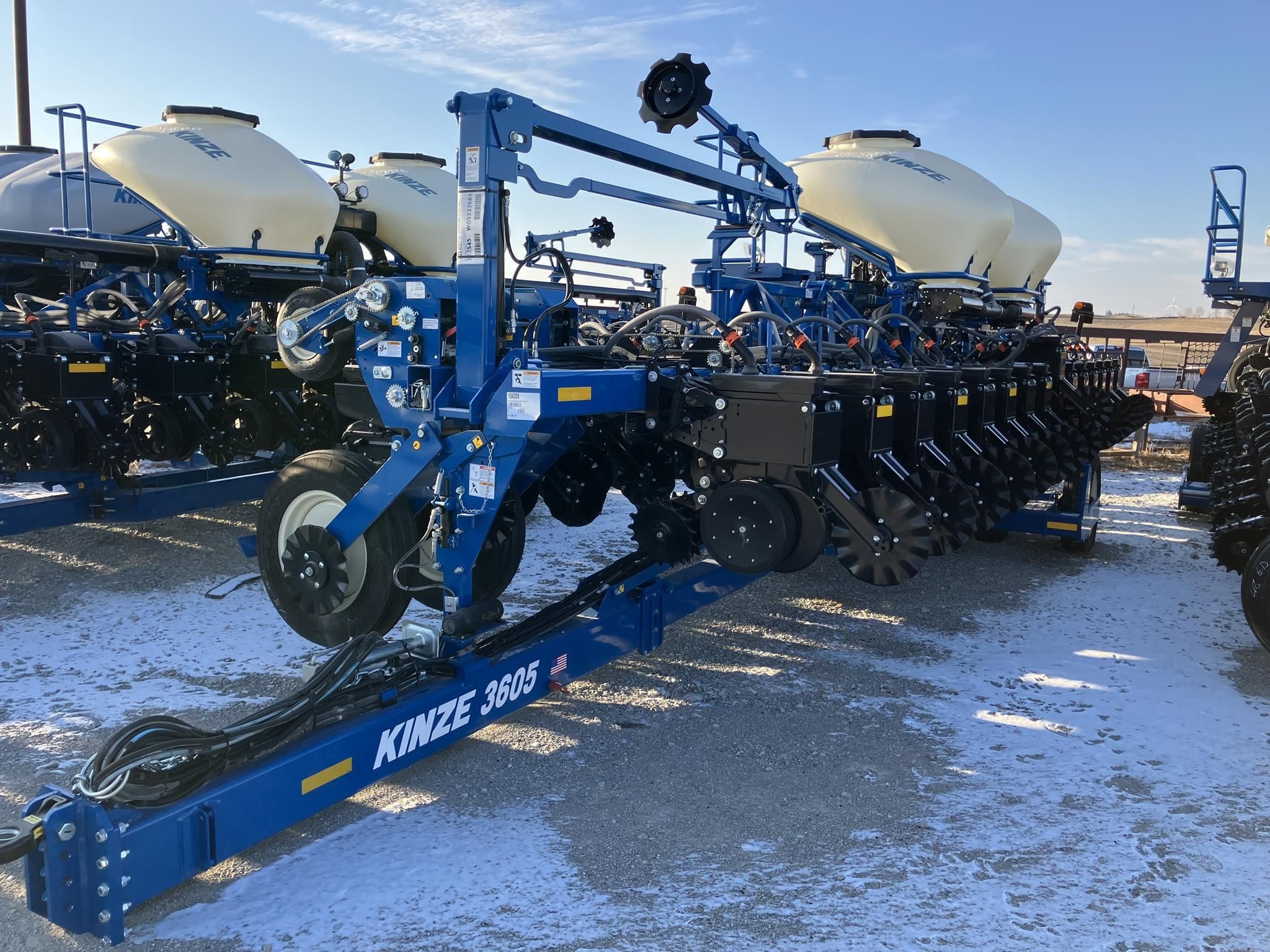 2024 Kinze 3605 Equipment Image0