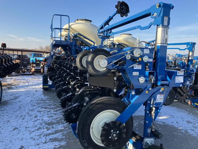 Image of Kinze 3605 equipment image 1