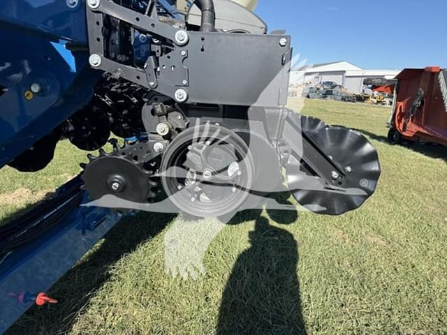 Image of Kinze 3665 equipment image 2