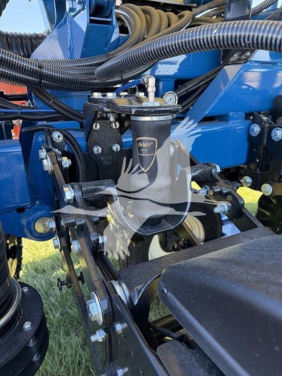 Image of Kinze 3665 equipment image 4