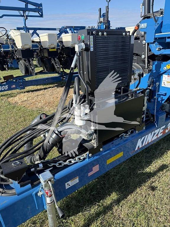 Image of Kinze 3665 equipment image 1