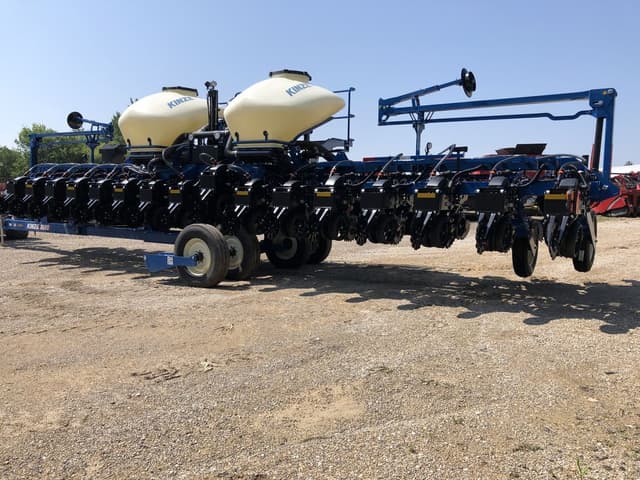 Image of Kinze 3665 equipment image 2