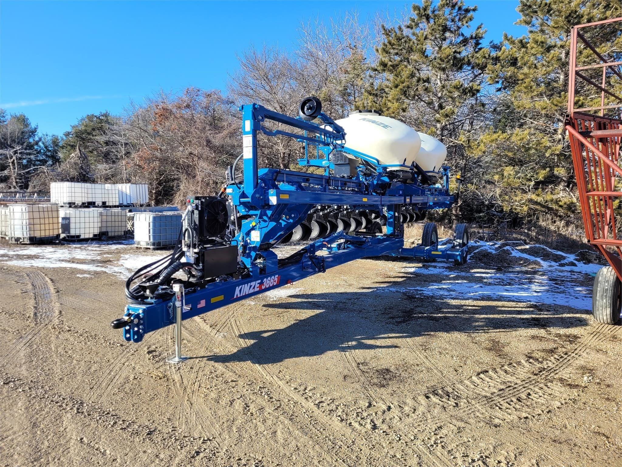 2024 Kinze 3665 Equipment Image0