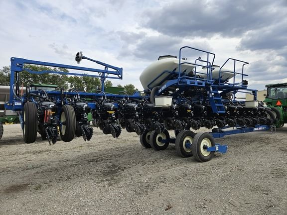 2024 Kinze 3665 Equipment Image0