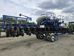 2024 Kinze 3665 Image
