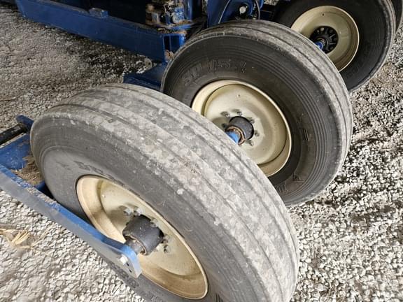 Image of Kinze 3665 equipment image 3