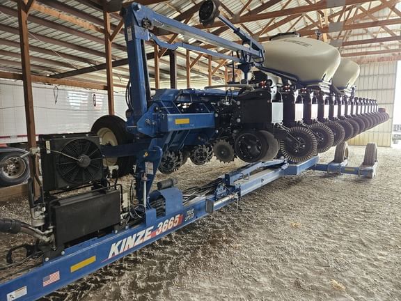 2024 Kinze 3665 Equipment Image0