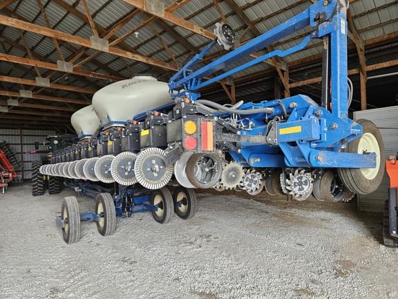Image of Kinze 3665 equipment image 1