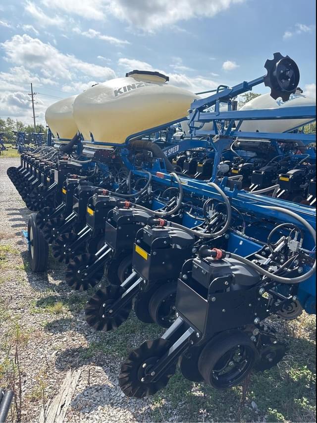 Image of Kinze 3665 equipment image 4