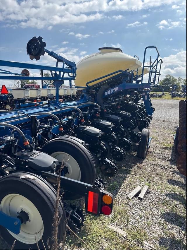 Image of Kinze 3665 equipment image 2