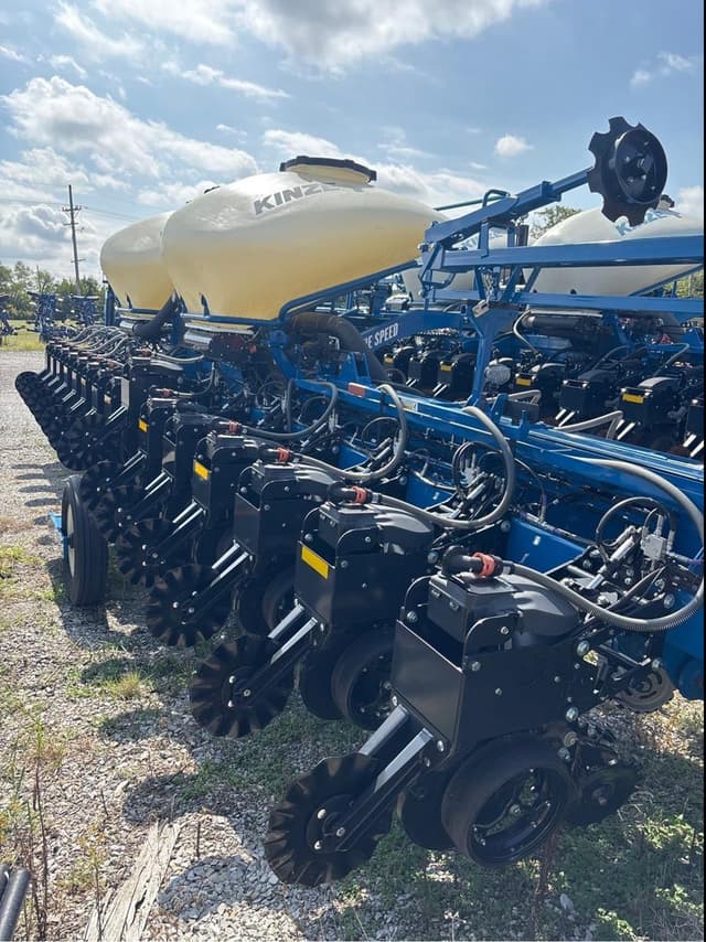 Image of Kinze 3665 equipment image 4