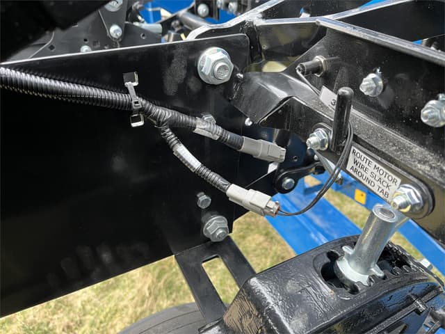 Image of Kinze 3665 equipment image 3