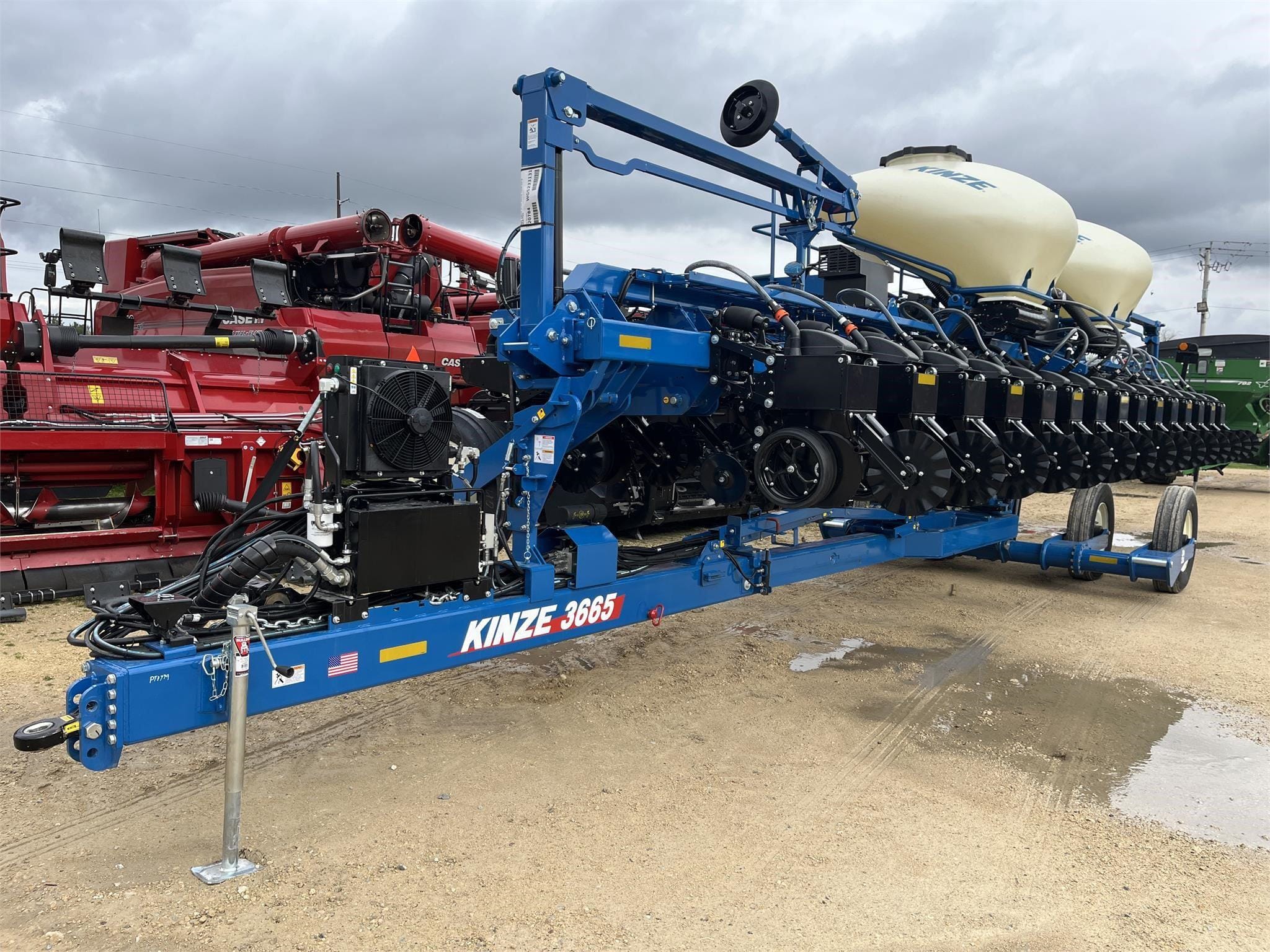 2024 Kinze 3665 Equipment Image0