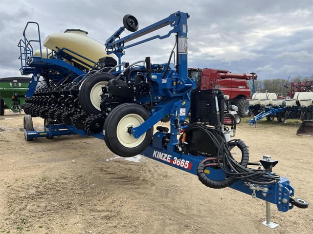 Image of Kinze 3665 equipment image 1