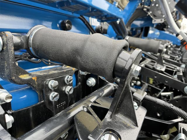 Image of Kinze 3665 equipment image 2