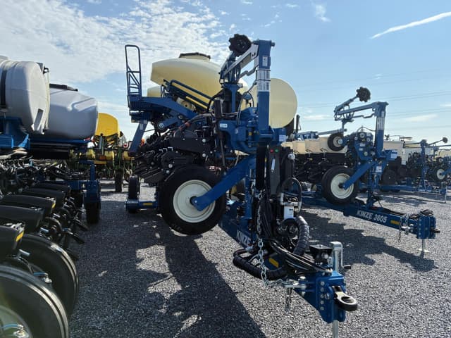 Image of Kinze 3665 equipment image 4