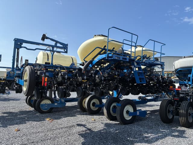 Image of Kinze 3665 equipment image 3