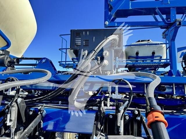 Image of Kinze 3665 equipment image 4