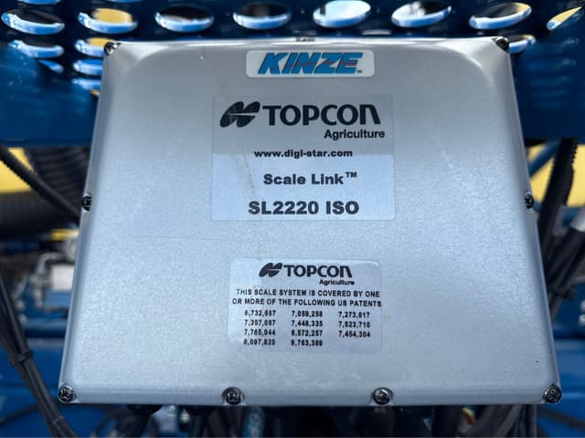 Image of Kinze 3665 equipment image 4