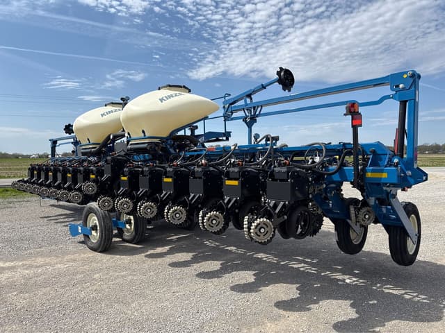 Image of Kinze 3665 equipment image 4